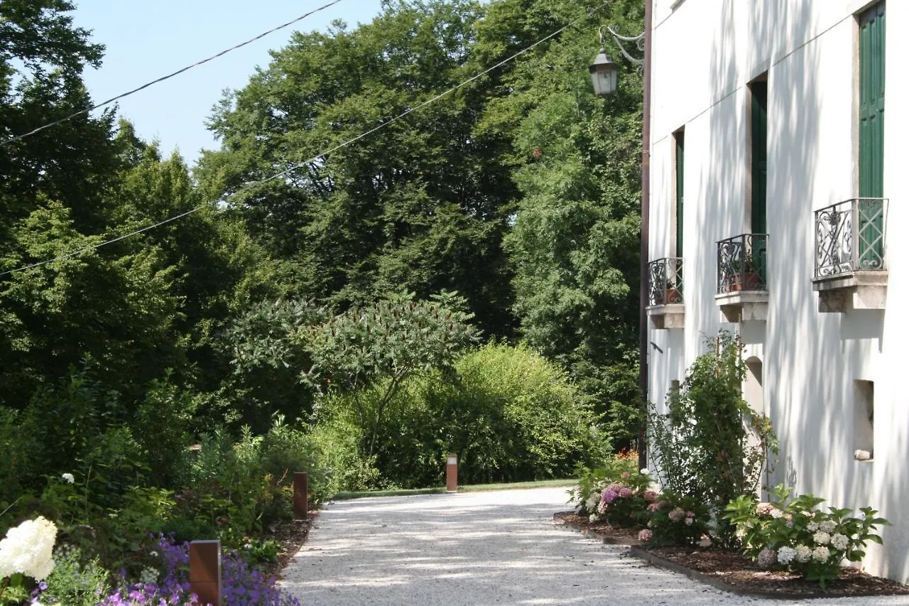 Villa San Liberale - Suites & Wellness - Villa Veneta Feltre 3*,